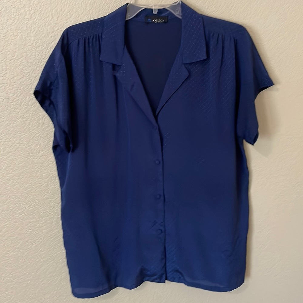Women’s short sleeve button up blouse
